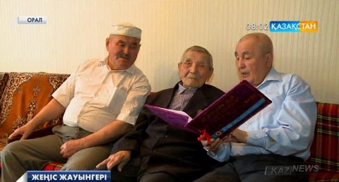 Қайыржан Бәйменов Екінші дүниежүзілік соғыста Мәншүк Мәметовамен кездескен майдангердің бірі