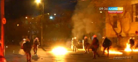 Афинада студенттер көтерілісінің 43 жылдық мерейтойын атап өтуге қатысты шеру соңы қақтығысқа ұласты