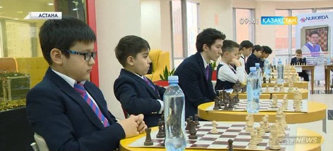 Шахматтан Қазақстанның бес дүркін чемпионы Дәрмен Сәдуақасов оқушылармен кездесті
