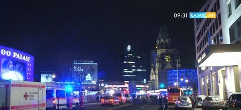 Германияда 40 тонналық жүк көлігі бір топ адамды басып жаншыған