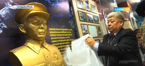 Талдықорғанда Кеңес Одағының батыры Мұсабек Сеңгірбаевтың ескерткіші  ашылды