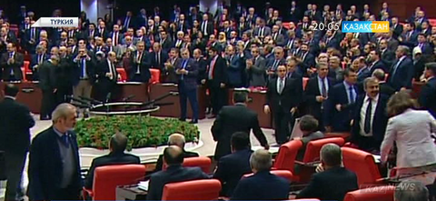 Түрік парламенті  президент өкілеттігін кеңейтуді құптады