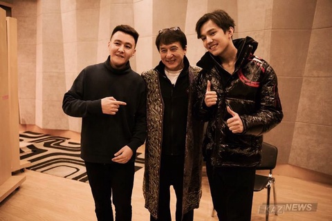 Димаш Құдайберген Джеки Чанмен кездесті