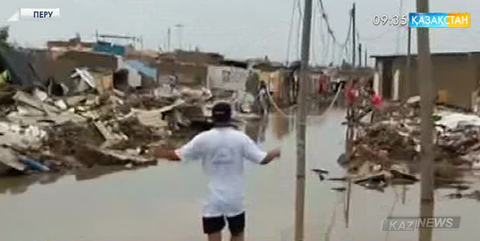 Перуде алапат тасқыннан 250 мыңдай адам зардап шегіп отыр