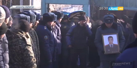 Үштөбеліктер офицерді ақтық сапарға шығарып салды