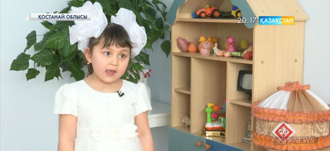 4 жастағы қыз бала мың жарым сөзден тұратын монологты жатқа айтады