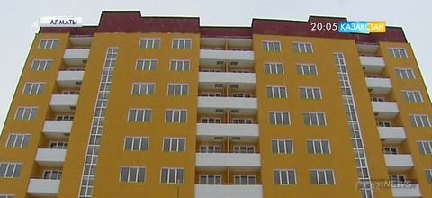 Алматының Алғабас ықшамауданындағы апатты үйдің тұрғындары наразылық танытты