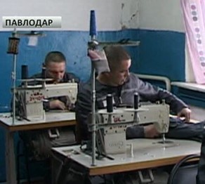 Түрмеде жасалған бұйымдар көрмеге шығарылды