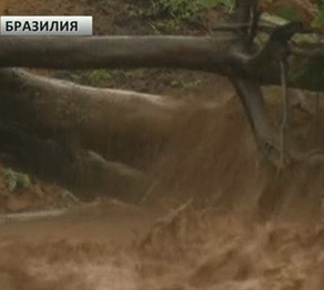 Чемпионат өтетін қалада лай көшіп, ондаған үй қирады 