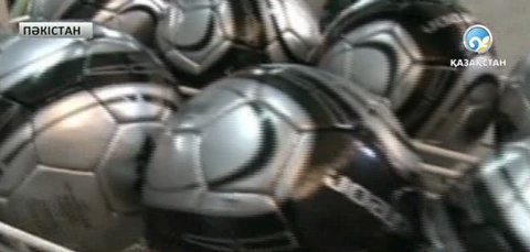Пәкістан: Санделдар әулеті 110 жылдан бері футбол добын шығарады
 
