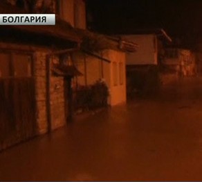Болгарияда су тасқынынан 10 адам қаза тапты 