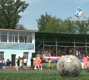 Таразда футбол спорт мектебінің шәкірттері флешмоб ұйымдастырды