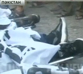 На аэропорт Карачи напали боевики