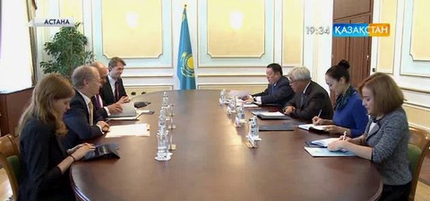 Ерлан Ыдырысов Нидерландының Адам құқықтары жөніндегі елшісі Кейс Ван Барамен кездесті