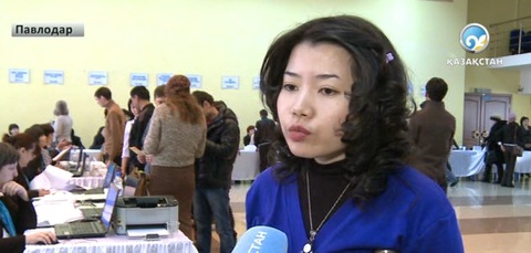 Қос балдақты қыз жұмыс табуға көмектеседі