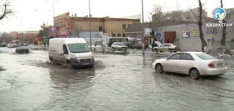 Семей көшелері көктемде көлге айналады