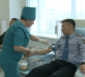 Павлодарские полицейские сдали кровь