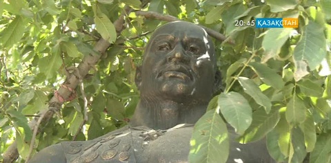 Қажымұқанның мүсіні керексіз болып тұр
