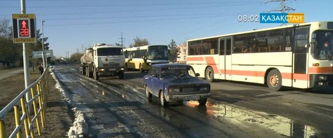 Қостанайда  көшелерді су басып, көлік қозғалысын қиындатты