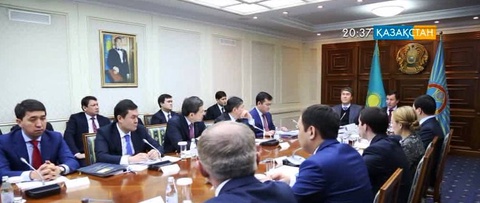 Астана қаласының әкімі Әділбек Жақсыбеков Инвестициялар және даму министрі Әсет Исекешевпен кездесті