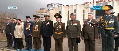 «Біз жеңістің мұрагерлеріміз» атты эстафета аясында жауынгерлік ту еліміздің өңірлерін аралап келеді