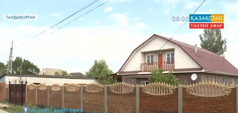 Алматы облысындағы Мұқыры ауылының тұрғыны үй қоршауларын жаңа стильмен шығара бастаған