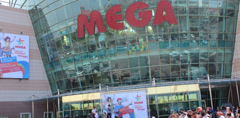 В ТРЦ MEGA в Астане обрушился стеклянный купол
