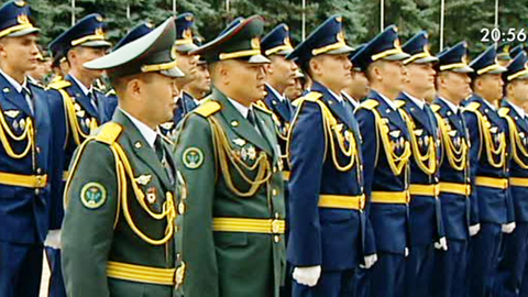 Радиоэлектроника және байланыс әскери-инженерлік институтының түлектері жауынгерлік тумен қоштасты