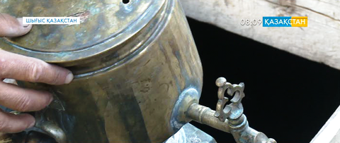 ШҚО-дағы Ақжар ауылының тұрғыны құдық қазып жатып көне самаурын тауып алды