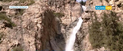 Алматы облысындағы Бұрханбұлақ сарқырамасын туристер  ғаламтордан тамашалауға мәжбүр