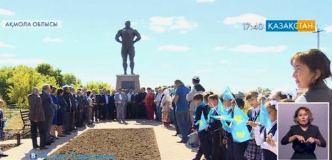 Астана іргесіндегі Қажымұқан ауылында палуан Қажымұқан Мұңайтпасовтың ескерткіші абаттандырылды