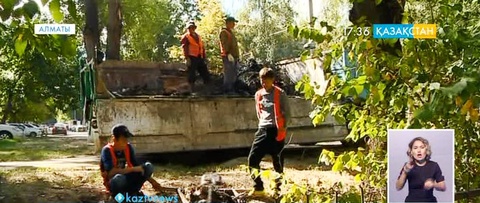 Алматыда бас бостандығы шектеулі азаматтар қоғамдық жұмыстарға тартылды