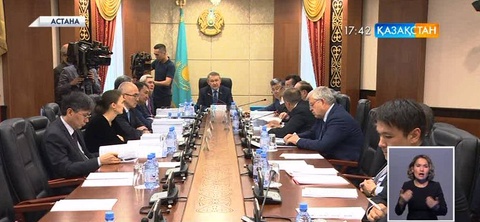 Сенатта «Қайырымдылық туралы» заң жобасы талқыланды