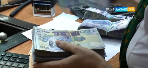 Еліміздегі банктер теңгемен жүргізілетін операциялардың азайып кетуінен  зардап шегуі мүмкін