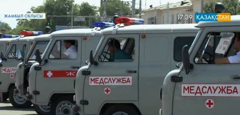 Таразда медицина қызметкерлерінің мерекесіне орай санитарлық автокөліктердің кілті табыс етілді