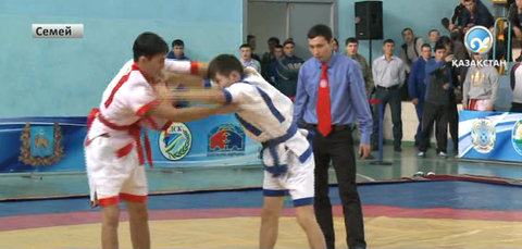 Әскерилер қазақша күрестен сынға түсті