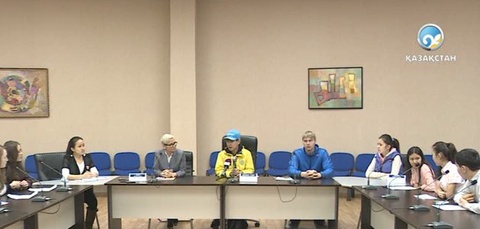 Денис Тен оқушылармен жүздесті
