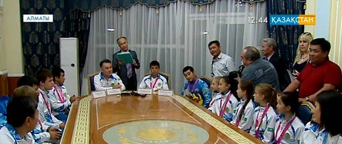 Нанкин Олимпиадасының жүлдегерлері елге оралды (ВИДЕО)