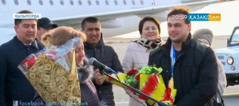 Қызылорда облысының әкімі Илья Ильинге автокөлік сыйға тартты