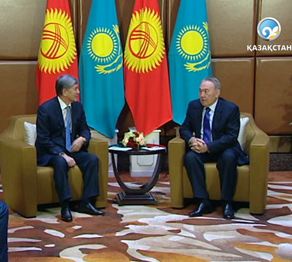 Мемлекет басшысы Қырғыз президенті Алмазбек Атамбаевпен кездесті