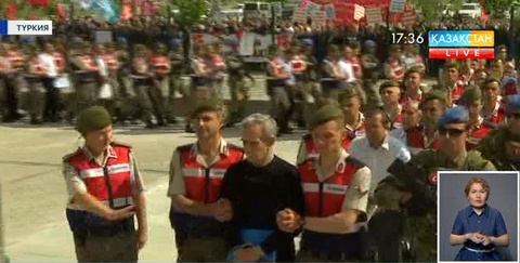Түркияда 200-ден аса әскери сотқа жеткізілді