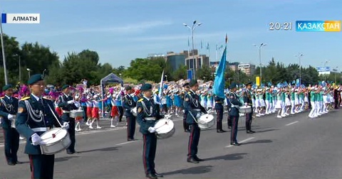 Алматыда бір мезетте 5000 оқушы өнер көрсетті