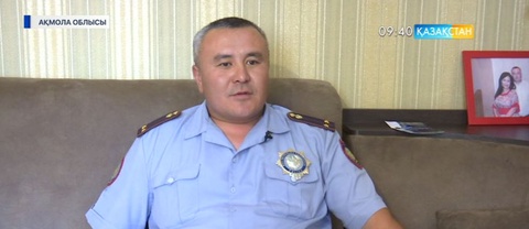 Ақмолалық полицей Жеңіс Құлмағановтың отбасы сал ауруына шалдыққан кішкентай Умиданы асырап алды