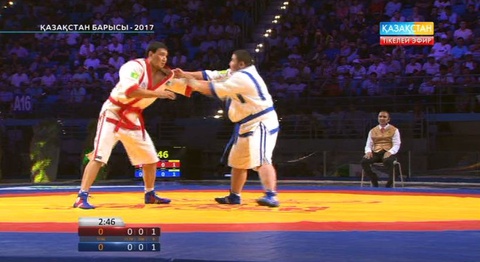 Алматылық палуан Руслан Әбдіразақов пен атыраулық Кенжебек Күзенбаев