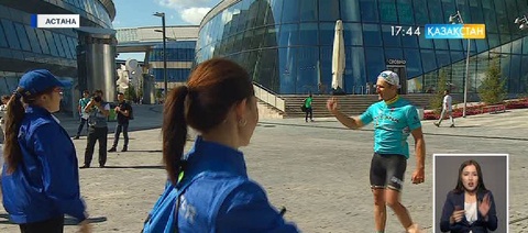 Белгілі спортшы таңғы жаттығу өткізді