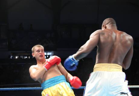 Астанадағы финалдық кездесу: Антон Пинчук кубалық боксшыға есе жіберді