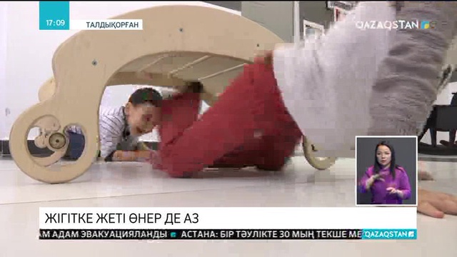 Жеңіс Ысқабай балалар үшін ағаштан құлын құрастыра бастады
