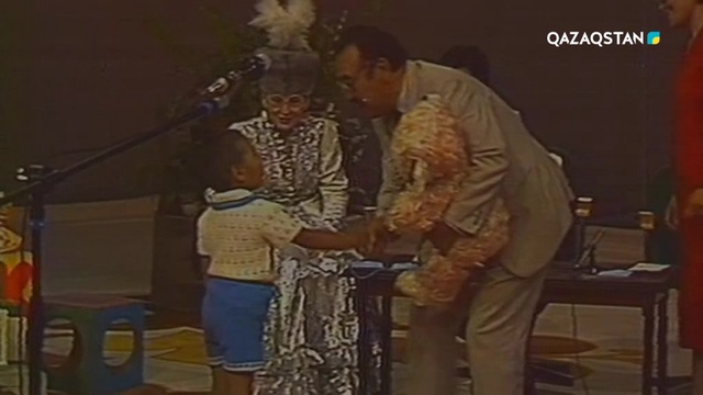 06.04.2018 - Парасат Майданы - Ұсқынсыз балапан (Толық нұсқа)