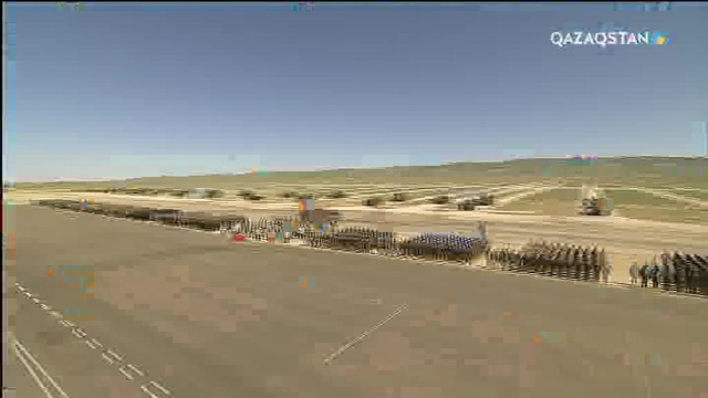 «Отар» полигонында өткен жауынгерлік парадтан бейнебаян