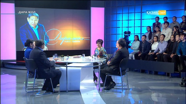 Кинорежиссер Талғат Теменов «Дара жол» бағдарламасында өз өлеңін оқып берді